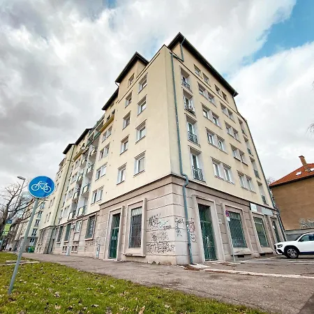 New By Nivy & Bus Station W Ac Apartment