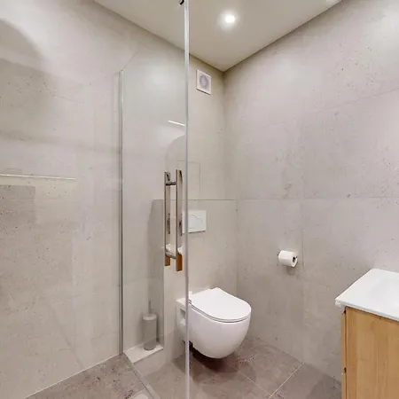 Apartment New By Nivy & Bus Station W Ac