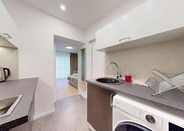 New By Nivy & Bus Station W Ac *