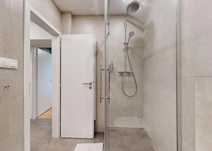 New By Nivy & Bus Station W Ac شقة براتسيلافا