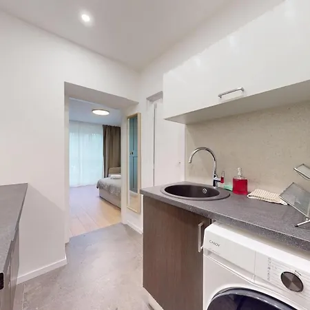 New By Nivy & Bus Station W Ac *