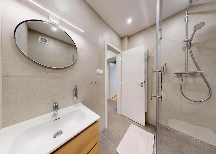 New By Nivy & Bus Station W Ac *